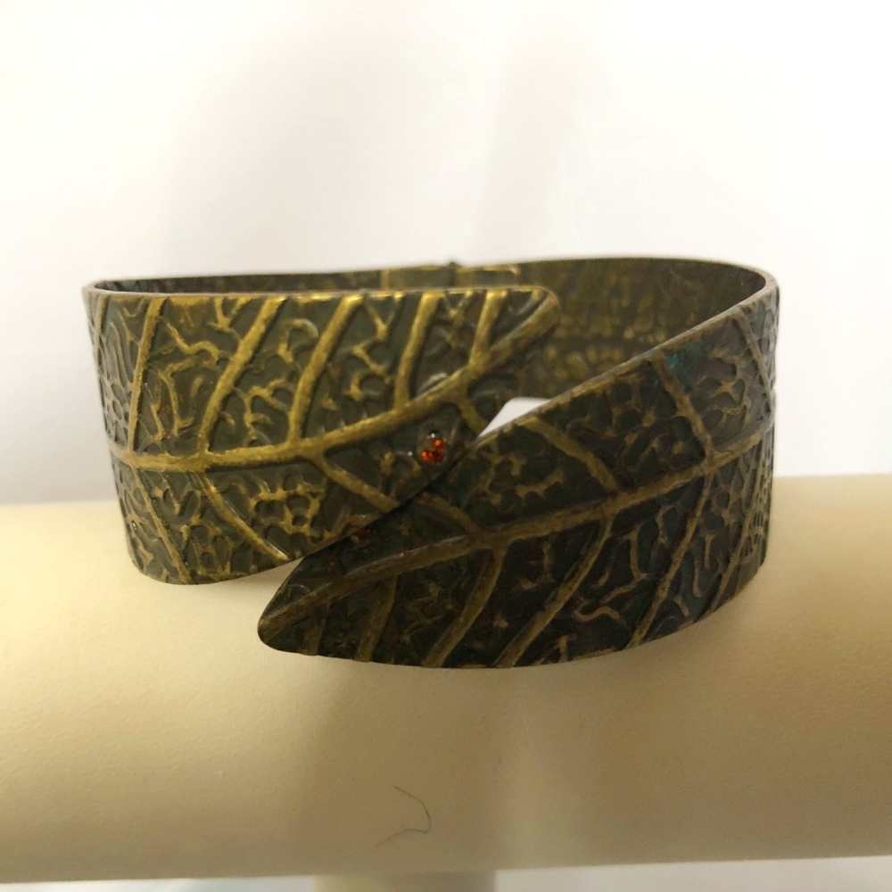 Vintage Bracelet W/Embedded Stone